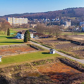 HTC Tennisanlage Bad Neuenahr: Sportstätte in Bad Neuenahr-Ahrweiler mit Tennisplätzen und idyllischer Umgebung.