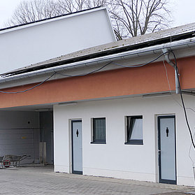 Das im Bau befindliche Apollinarisstadion mit modernen Sanitäreinrichtungen im Stadtteil Bad Neuenahr im Ahrtal.
