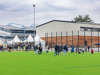 Eröffnung der Sportanlage mit vielen Gästen