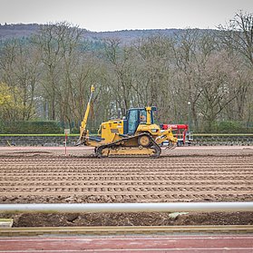Bauarbeiten am Apollinarisstadion im Stadtteil Bad Neuenahr – neue Sportstätte entsteht im Ahrtal.