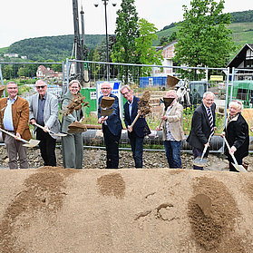 Spatenstich für den Brückenbau an der Carl-von-Ehrenwall-Allee im Stadtteil Ahrweiler – ein wichtiger Schritt im Bauprojekt.