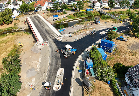 Blick auf die Anbindung der Bachemer Brücke von oben.