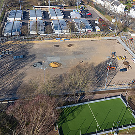 Luftaufnahme des im Bau befindlichen Apollinarisstadions im Stadtteil Bad Neuenahr mit umgebenden Sportstätten.