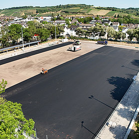Im Zuge der Bauarbeiten wird am Apollinarisstadion der Bodenbelag erneuert.