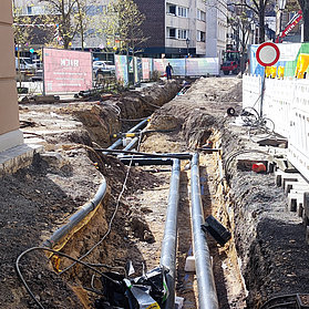 Unterirdische Leitungen werden durch die Postraße entlang des Platzes an der Linde verlegt.