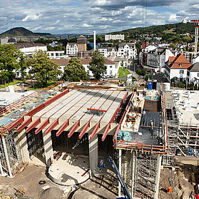 Kurpark Bad Neuenahr im Bau: Neues Parkgelände entsteht im Stadtteil Bad Neuenahr mit moderner Architektur.