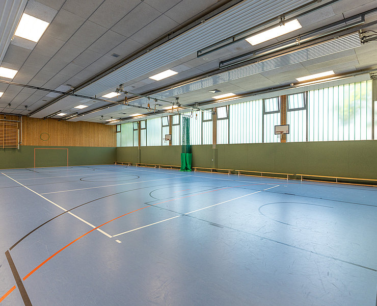 Sporthalle der Grundschule Ahrweiler im Stadtteil Ahrweiler – moderne Sportstätte mit vielseitigen Nutzungsmöglichkeiten.