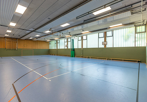 Sporthalle der Grundschule Ahrweiler im Stadtteil Ahrweiler – moderne Sportstätte mit vielseitigen Nutzungsmöglichkeiten.