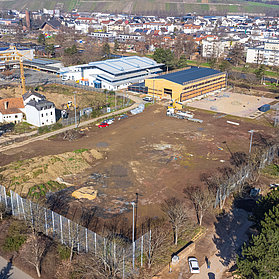 Sportplatz im Wiederaufbau: Erdarbeiten