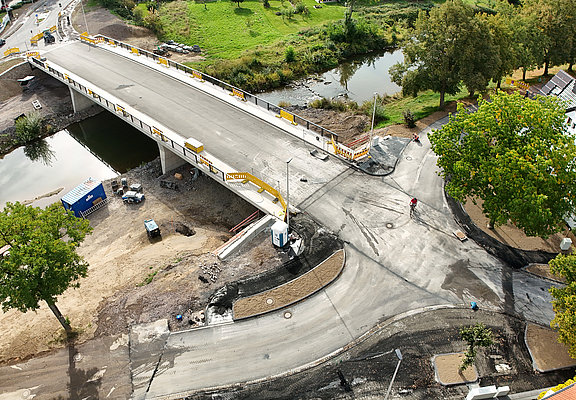 Luftaufnahme der Bachemer Brücke.