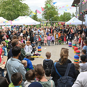 Großes Fest mit Kindern und Eltern in der Kita Rappelkiste Bachem im Bad Neuenahr Stadtteil gefeiert.