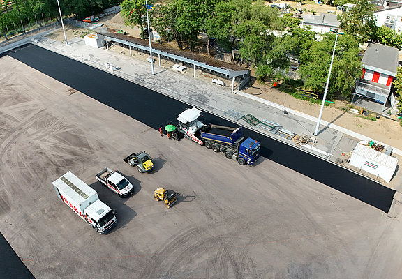 Im Zuge der Bauarbeiten wird am Apollinarisstadion der Bodenbelag erneuert.