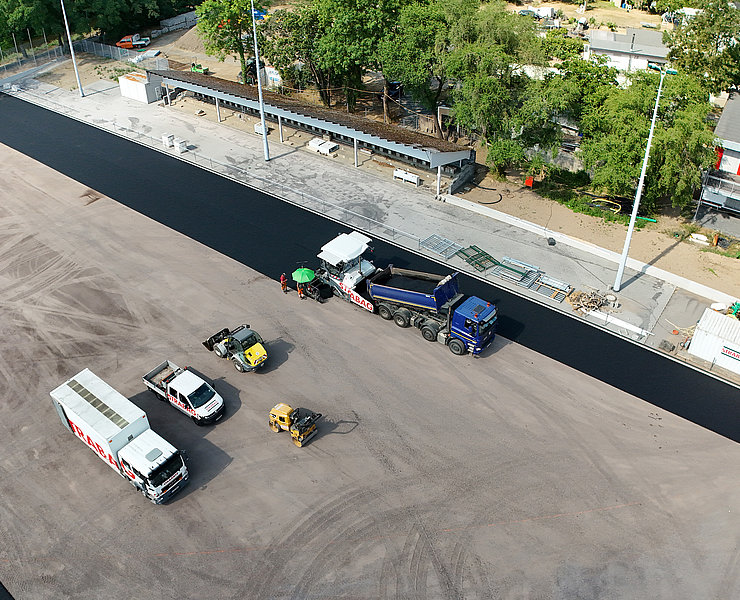 Im Zuge der Bauarbeiten wird am Apollinarisstadion der Bodenbelag erneuert.