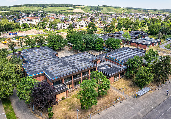 Kita St. Hildegard in Bad Neuenahr im Bau – moderner Kindergarten mit Solar auf dem Dach im Stadtteil Bad Neuenahr.