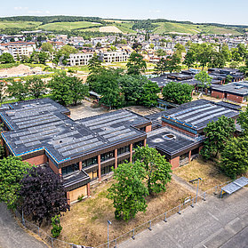 Kita St. Hildegard in Bad Neuenahr im Bau – moderner Kindergarten mit Solar auf dem Dach im Stadtteil Bad Neuenahr.