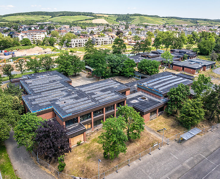 Kita St. Hildegard in Bad Neuenahr im Bau – moderner Kindergarten mit Solar auf dem Dach im Stadtteil Bad Neuenahr.