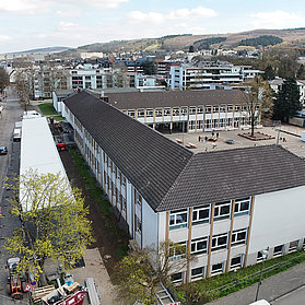 Luftaufnahme der Grundschule Bad Neuenahr und der Interminsschule.