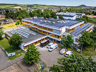 Erich Kästner Realschule Plus im Stadtteil Bad Neuenahr mit Solaranlage auf dem Dach,