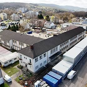 Luftaufnahme der Grundschule Bad Neuenahr und der Interminsschule.
