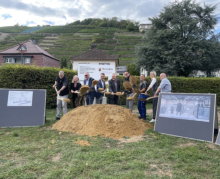 Spatenstich für das neue Wasserwerk Walporzheimer Straße in Bad Neuenahr-Ahrweiler, Projekt im Bau im Ahrtal.