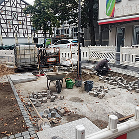 Innenstadt Ahrweiler im Stadtteil Ahrweiler im Bau: Pflasterarbeiten und Straßenrenovierung für neue Aufenthaltsqualität.